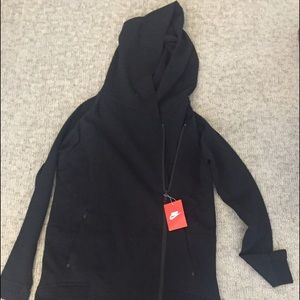 Brand new women's Nike tech cape