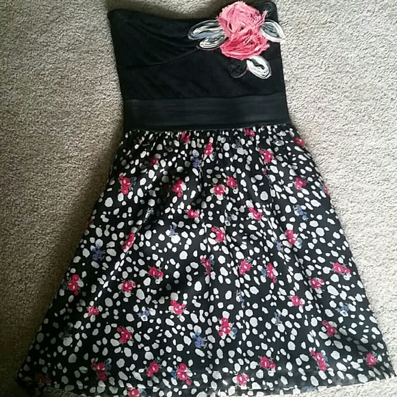 Women's strapless summer dress