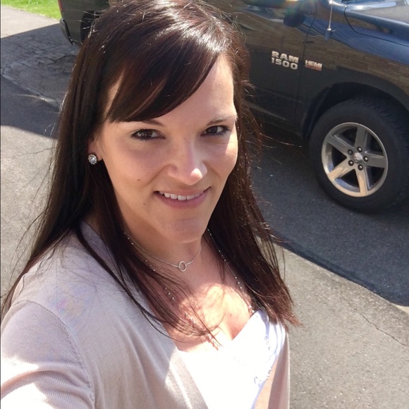 Meet your Posher, Kelli - Picture 2 of 3