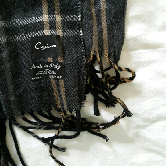 Grey Scarf - Picture 2 of 3