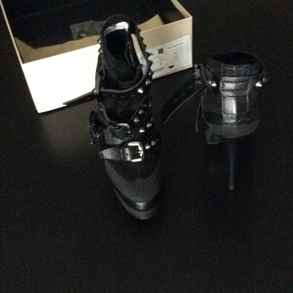 Burberry 5" high heel ankle boot. - Picture 3 of 4
