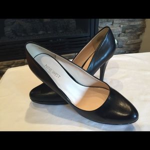 Black Leather Platform Pumps (NINE WEST)