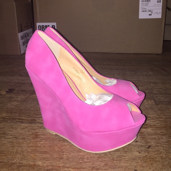 Hot pink wedges 👠👠