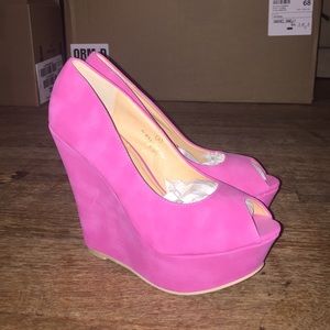 Hot pink wedges 👠👠
