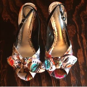 BCBG floral peep toe pump