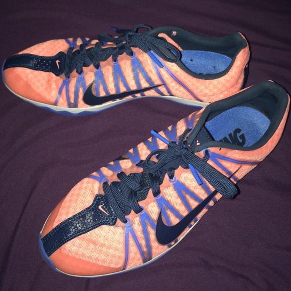 REDUCED! lightly worn Nike shoe!