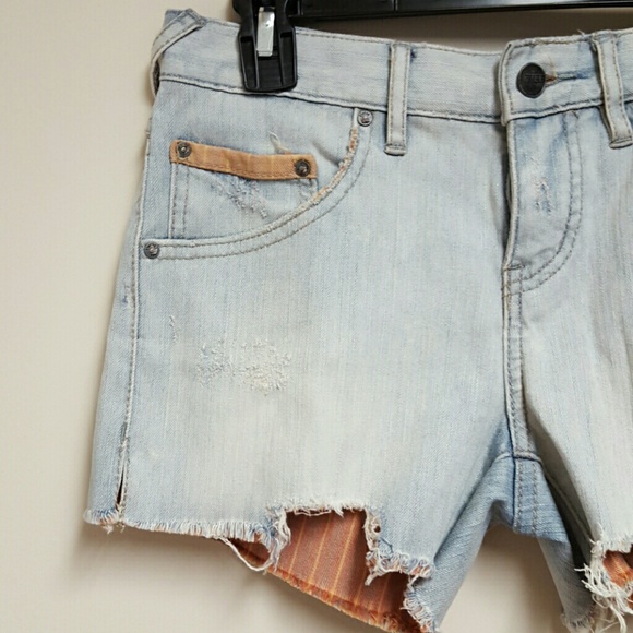 🔹Free People🔹 light wash destressed shorts - Picture 2 of 3