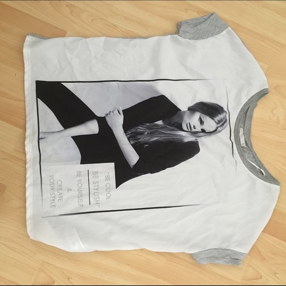 white and gray stylish top - Picture 1 of 2