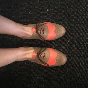 Adorable Oxford lace up shoes