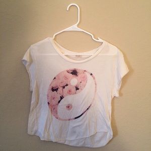 Brandy Melville Cropped Grapic Tee