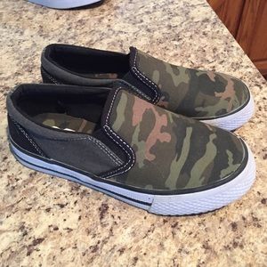 Boys shoes