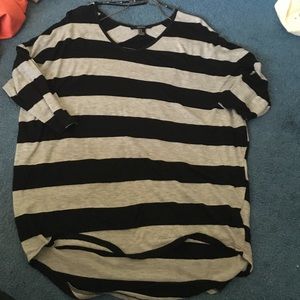 Striped quarter sleeve shirt