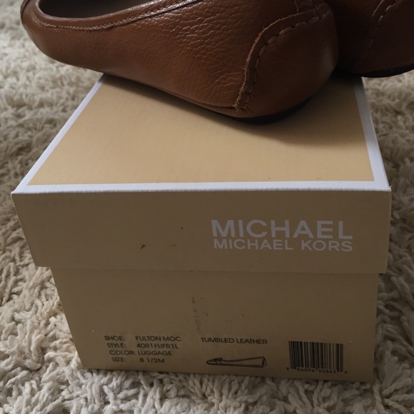 (SOLD) Michael Kors Fulton in Luggage 8.5 - Picture 2 of 4