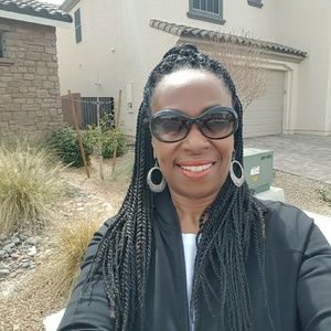 Meet your Posher, Sharon