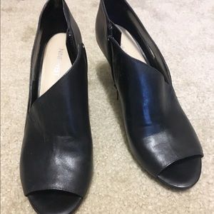 Nine West size 8 shoes.