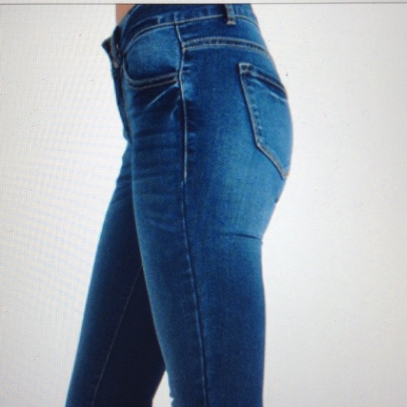 SKINNY JEANS-FITS A SIZE 31-HAS A LITTLE STRETCH - Picture 7 of 11