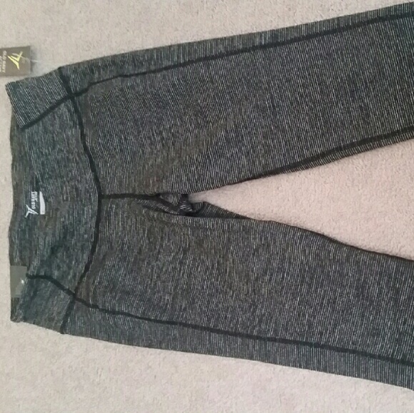 Old Navy Active Crop Pants