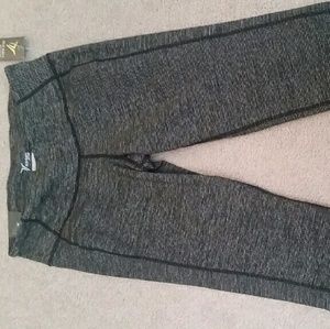 Old Navy Active Crop Pants