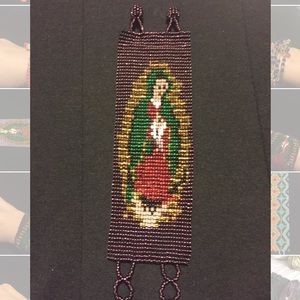 Hand beaded Virgin Mary bracelet. (Virginsita)