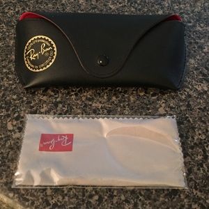 Rayban Case w/ Cloth (small nick on snap)