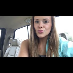 Meet your Posher, Caroline