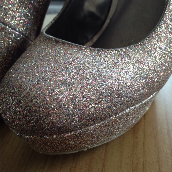 Adorable Dressy Heels!! - Picture 2 of 4