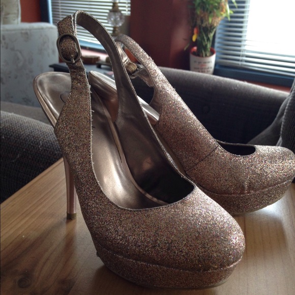 Adorable Dressy Heels!! - Picture 4 of 4