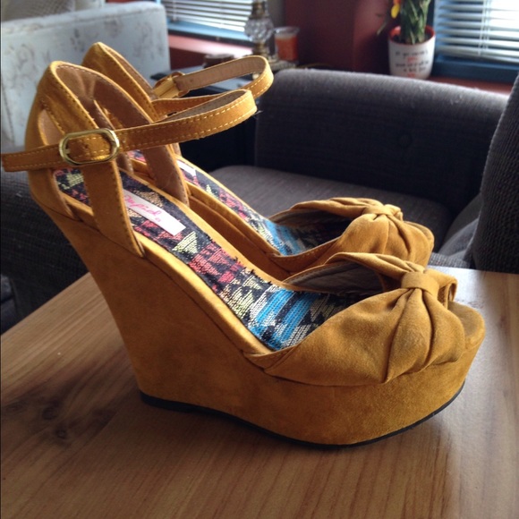 SPRING/SUMMER WEDGES! - Picture 2 of 4