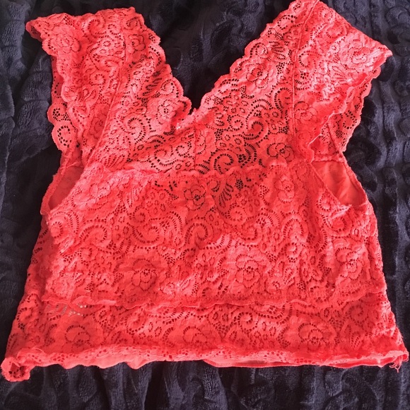 🔥SALE🔥Bralette/ crop top - Picture 2 of 2