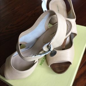 One day sale !!!! Very cute max studio sandals