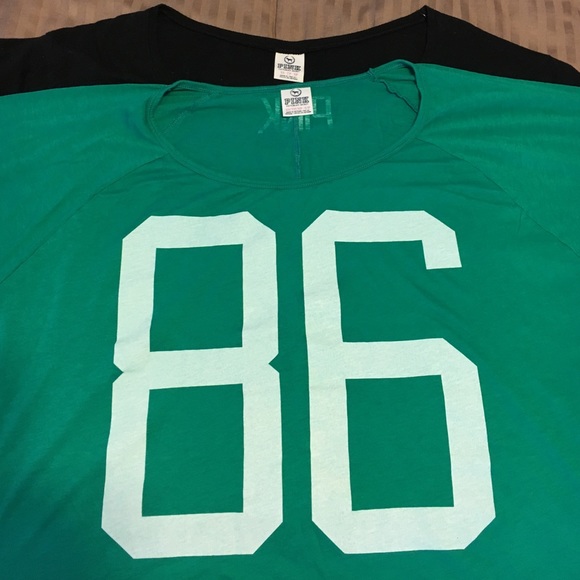 BUNDLE 💚🖤 PINK Victoria's Secret tops - Picture 1 of 4