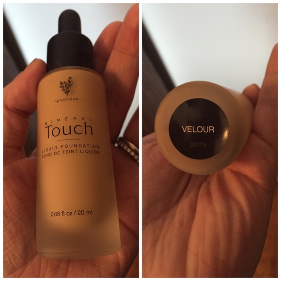 Younique - mineral touch liquid foundation velour