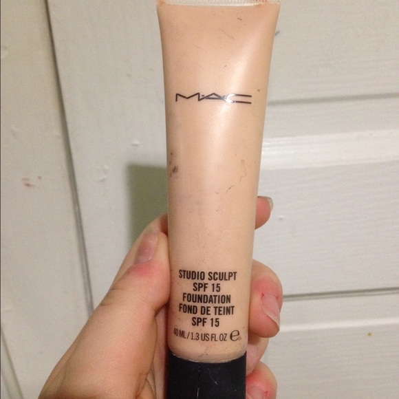 MAC Studio Sculpt NC15 foundation