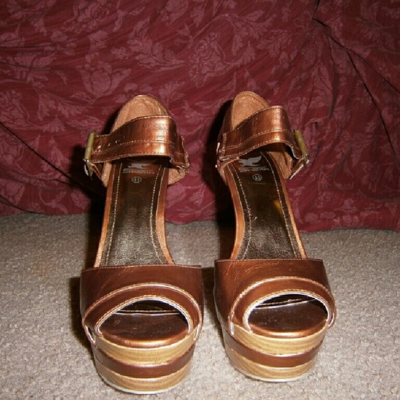 (SOLD) Ingrid-6 platform sandals 8.5m - Picture 2 of 4