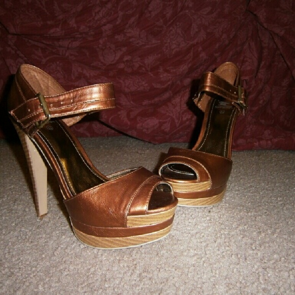 (SOLD) Ingrid-6 platform sandals 8.5m - Picture 4 of 4