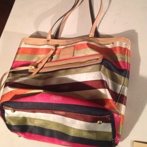 Reversible coach purse