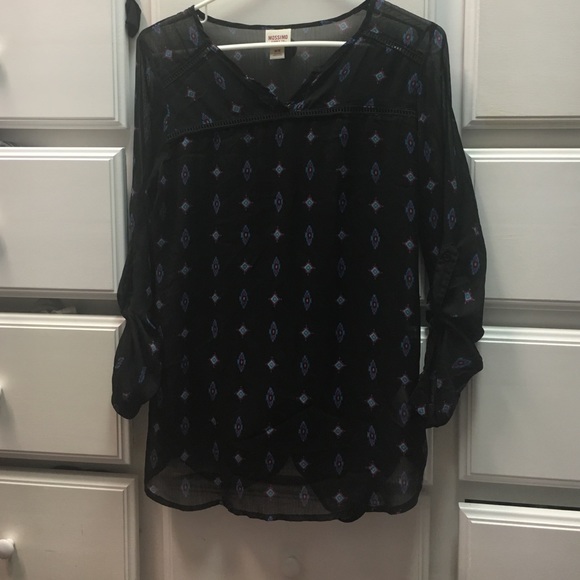 Sheer quarter sleeve tribal shirt