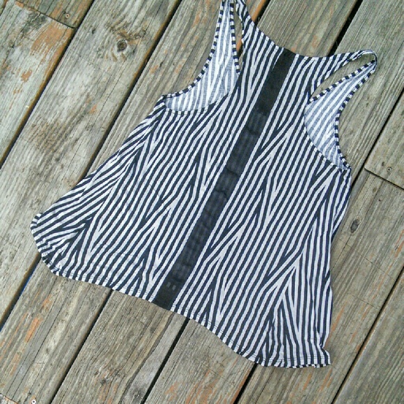 UO Silence + Noise Asymetrical Tank Top - Picture 3 of 4