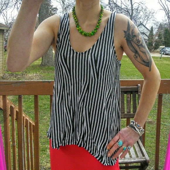 UO Silence + Noise Asymetrical Tank Top - Picture 4 of 4