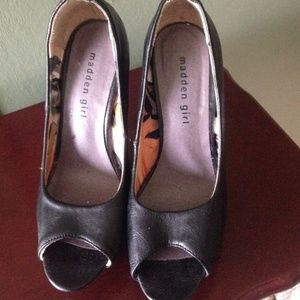 Madden girl pumps