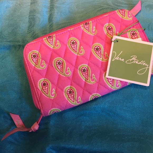 NWT Vera Bradley Zip Around Wallet in Bermuda Pink