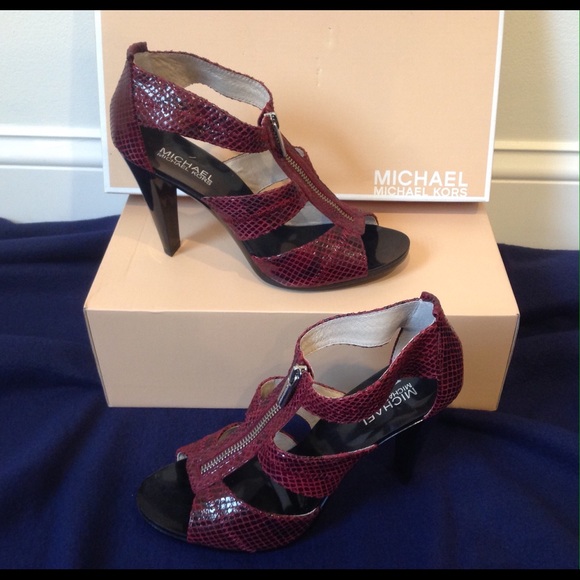 MICHAEL KORS SANDALS 🚫 trades - Picture 2 of 7