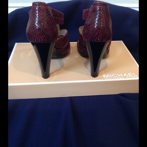 MICHAEL KORS SANDALS 🚫 trades - Picture 6 of 7