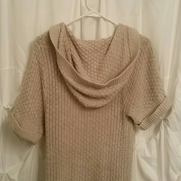 Cute long Hollister, short sleeve sweater! - Picture 4 of 4