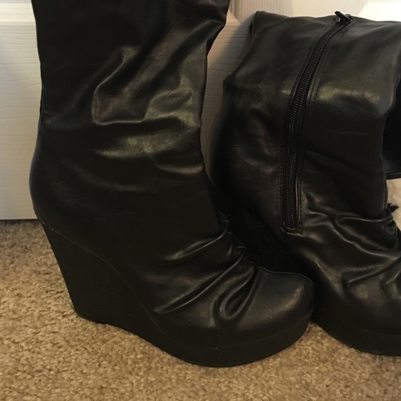 Black wedge boots - Picture 3 of 4