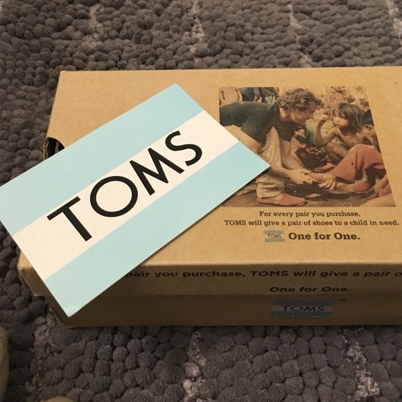 TOMS - Picture 3 of 4