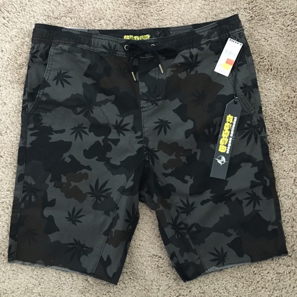 New Men's Camo Jogger Shorts Sz. Med