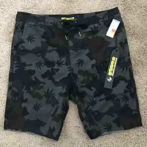 New Men's Camo Jogger Shorts Sz. Med