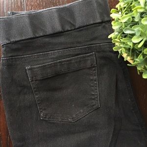 Gloria Vanderbilt black jeans!