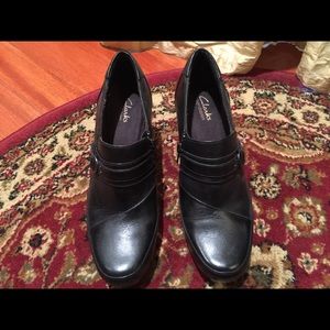 Clarks bendables black shoes